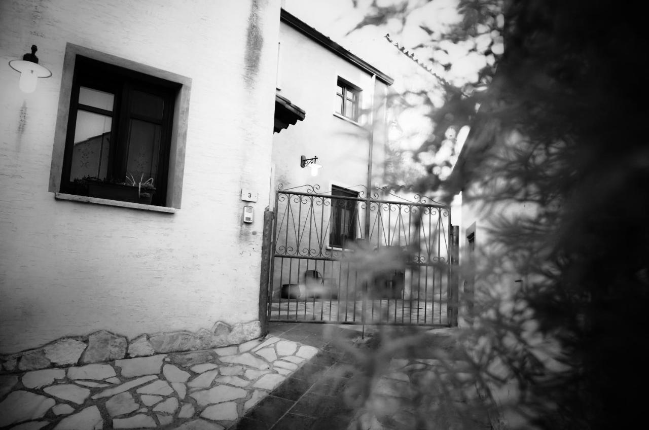 Casa De Ajala - B&B De Charme In Antica Dimora Totalmente Ristrutturata E Dotata Di Tutti I Confort Bagni Privati Spazio Living Patio Esterno Ambienti Climatizzati Degustazioni Prodotti Locali Làconi エクステリア 写真
