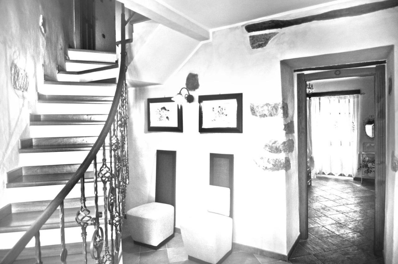 Casa De Ajala - B&B De Charme In Antica Dimora Totalmente Ristrutturata E Dotata Di Tutti I Confort Bagni Privati Spazio Living Patio Esterno Ambienti Climatizzati Degustazioni Prodotti Locali Làconi エクステリア 写真