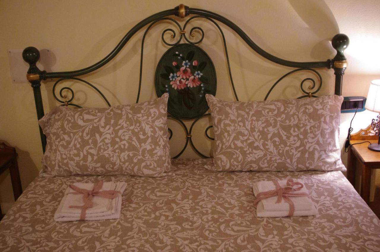 Casa De Ajala - B&B De Charme In Antica Dimora Totalmente Ristrutturata E Dotata Di Tutti I Confort Bagni Privati Spazio Living Patio Esterno Ambienti Climatizzati Degustazioni Prodotti Locali Làconi エクステリア 写真