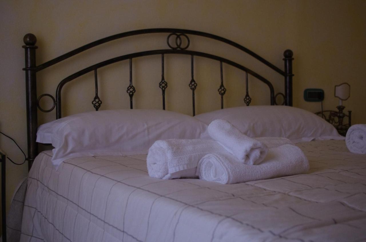 Casa De Ajala - B&B De Charme In Antica Dimora Totalmente Ristrutturata E Dotata Di Tutti I Confort Bagni Privati Spazio Living Patio Esterno Ambienti Climatizzati Degustazioni Prodotti Locali Làconi エクステリア 写真